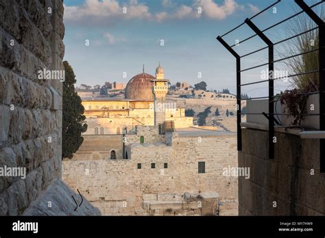 Al Aqsa Mosque And Western Wall High Resolution Stock Photography And Images Alamy
