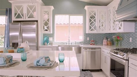 Interesting light fixtures can liven up a kitchen. Pin by Ashleigh Herman on Interior design in 2019 | Flip ...