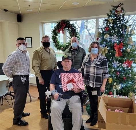 Vets Fund Provides Christmas Ts To Residents Of The Gino Merli