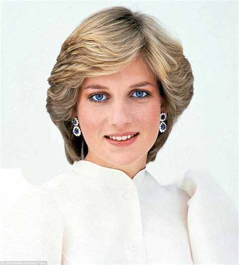 How Princess Diana Used Her Make Up As A Weapon Daily Mail Online