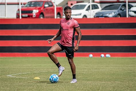 vitória finaliza preparação para enfrentar o botafogo sp com treinos tático e de bola parada