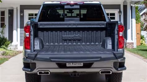 The Chevy Silverado Will Finally Have A Cool Tailgate