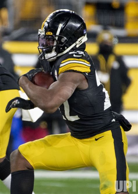 Photo Pittsburgh Steelers Najee Harris In First Quater Action