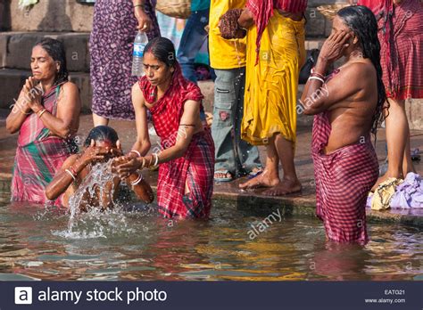 Hindu Indian Women Ritual Bathing In The Sacred Ganges River Stock