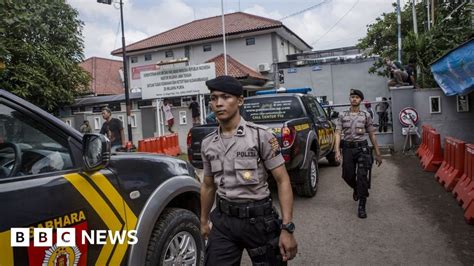 Indonesia To Execute 14 Drug Convicts Despite Protests Bbc News