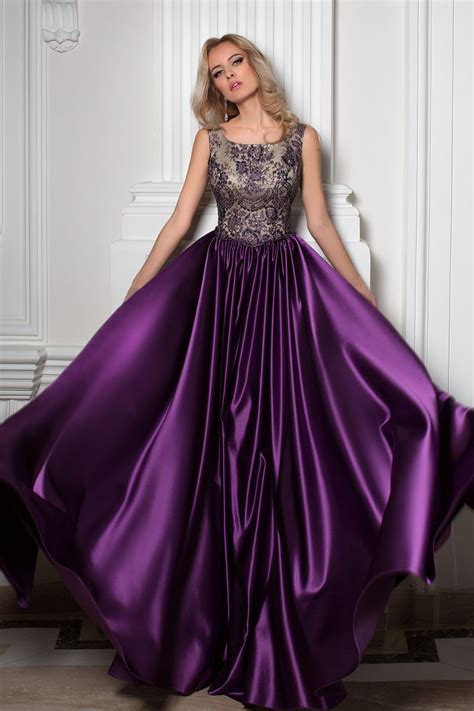 Découvrez notre modèle Diana une robe de cocktail violette en satin