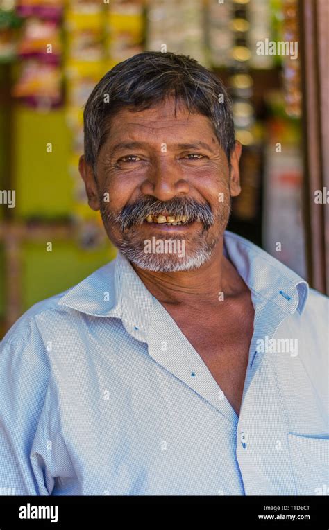 Sri Lanka Sinhalese Man Hi Res Stock Photography And Images Alamy