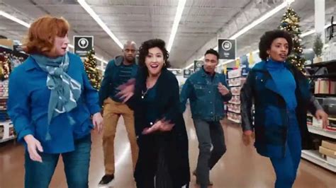 What Is The Song On The Walmart Black Friday Commercial - Walmart TV Commercial, 'Compras de Black Friday' canción de Bomba