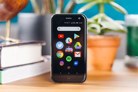 Palm Phone Review An Imperfect Solution To Your Screen Time Problem