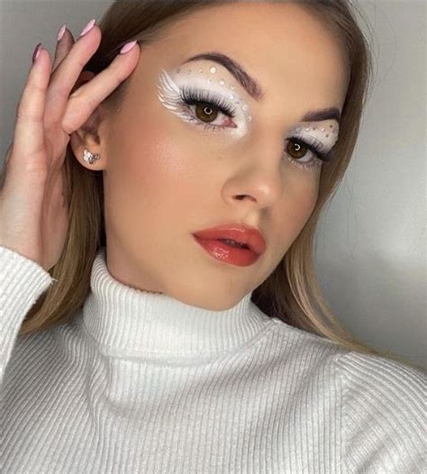 23 Simple Angel Makeup Looks For Halloween 2021 The Glossychic
