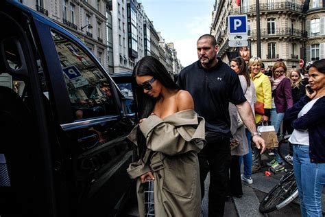 Kim Kardashian Is Reportedly Giving Paparazzi A Lean Holiday Season Vanity Fair