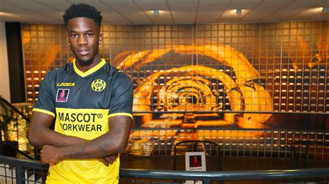 Chelsea striker ike ugbo is still in the process of deciding his future, just as he was this time last month, and it would appear that he has even more choices now than in june. Roda JC Kerkrade huurt Iké Ugbo van Chelsea FC