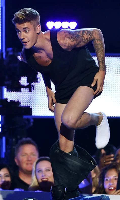 justin bieber strips down to his boxers at nyfw [photos]