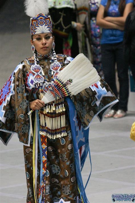 11 Womenssocloth03 Native American Regalia Native American Dress Native American Photos