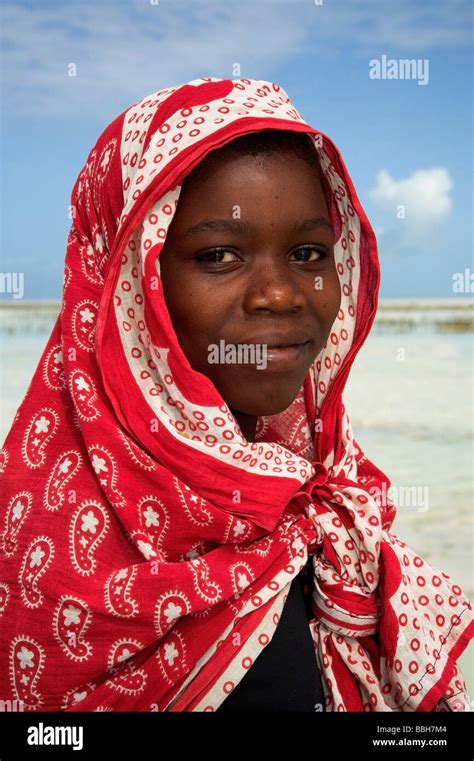 Zanzibar Tanzania Seaweed Harvester Stock Photo Alamy