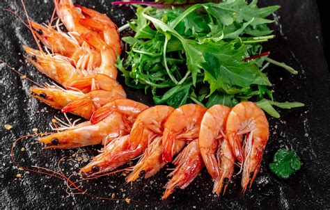 Prawns With Lemon And Dipping Sauce