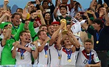 File:Germany players celebrate winning the 2014 FIFA World Cup.jpg ...