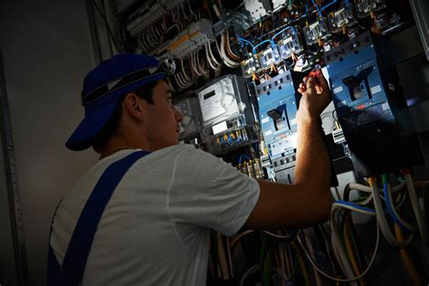 How To Find A Qualified Industrial Electrician Industrial And