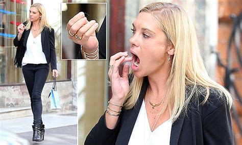 Prince Harrys Ex Girlfriend Chelsy Davy Pulls A Hair From Her Mouth After Dining Out Daily