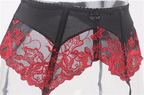 2020 New Fashion Plus Size Womens Embroidery Floral Blow Metal Buckle Female Sexy Garter Belts