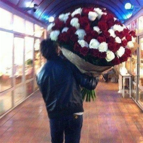 Send valentines day flowers to usa : Talk about a big bouquet of roses!! | Valentines Day ️ ...