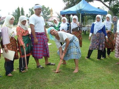 Before playstation and smartphones took over childhood, most malaysians grew up playing traditional games. Malaysian Traditional Games: KONDA-KONDI