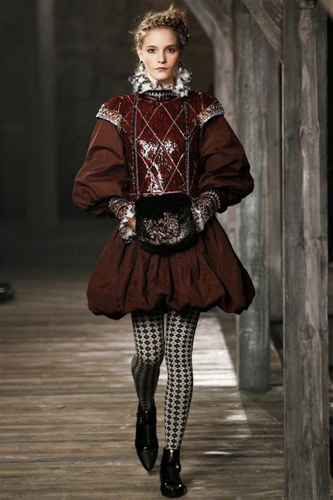 Chanel Pre Fall 2013 Doublet With Narrow Shoulder And Wide Puff Trunk
