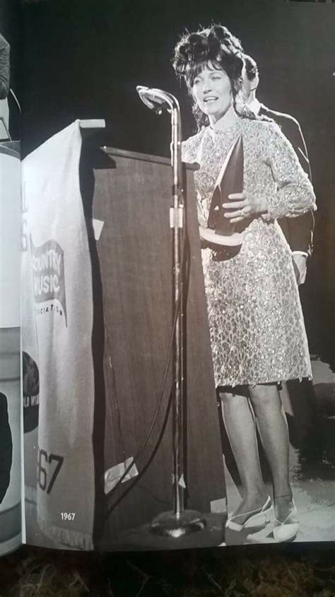 In 1967 Loretta Lynn Wins The Very First Female Vocalist Award From The Cma 51 Years Ago