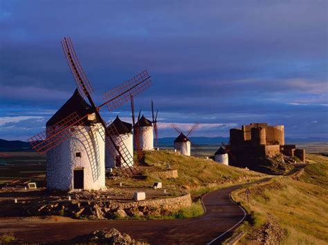 Molinos de viento en la Mancha, tierra del Quijote - España viajar con