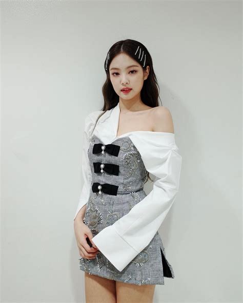 Pin De Someoneunfoundable Em Kim Jennie 김제니 Moda Barroca Looks Jennie Blackpink