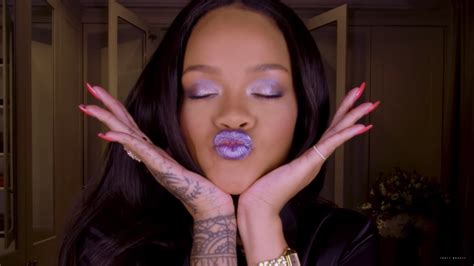 Rihanna Shares Fenty Beauty Holiday Makeup Tutorial Teen Vogue