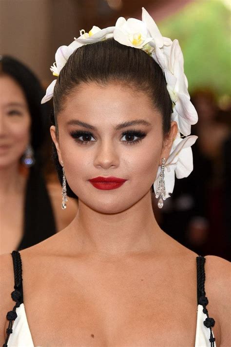 We Need To Talk About Selena Gomez At The Victorias Secret Fashion