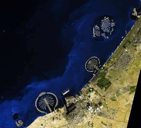 Man Made Islands Off The Coast Of Dubai From The Iss Dubai World