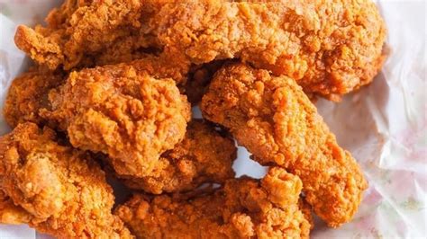 Kelezatan ayam goreng tepung ditentukan oleh penggunaan bahan utama. Kesilapan Ramai Apabila Membuat Ayam Goreng ala KFC Di Rumah