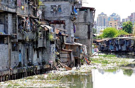 Manila Slums Forced To Live In Makeshift Shanty Towns Built In