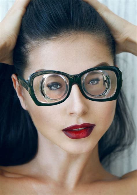 Dark Haired Girl With Strong Glasses By Bobbylaurel メガネ女子 眼鏡 眼