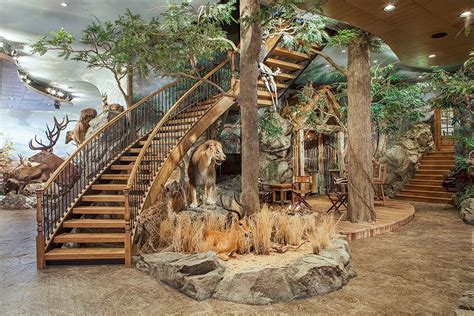 Kanati studio creates beautiful and impressive hunting trophy rooms, bringing ideas to life for at kanati studio, our trophy room designs begin with a stunning, natural scenic environment. Hunting Trophy Room Design | Hunting room decor, Hunting ...