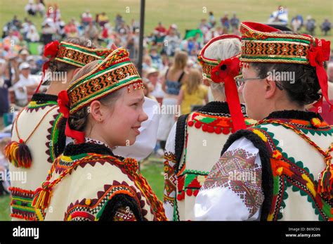 Ukrainian Dancers In Traditional Cultural Costumes Stock Photo Alamy