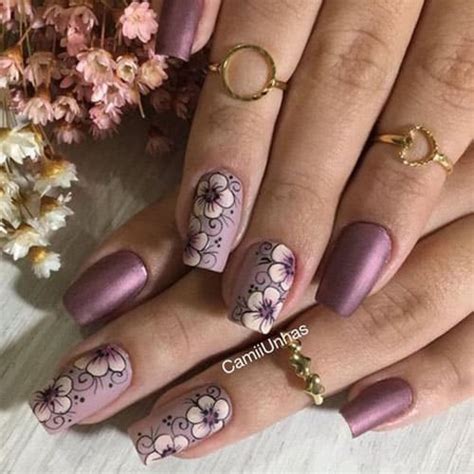 Las uñas decoradas con flores son unos de los diseños más comunes que se encuentran en la decoración de uñas, siempre son bienvenidas en cualquier ocasión y te harán ver muy bien sin. 78 modelos de uñas decoradas con flores - e-Consejos