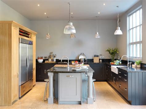 Cabinets to go is thrilled to showcase our cabinets in this gorgeous coastal getaway. Harvey Jones - Shaker Kitchens - Traditional - Kitchen - London - by Harvey Jones Kitchens