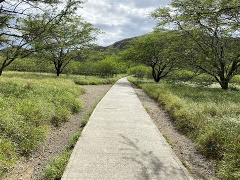 How To Hike Oahus Iconic Diamond Head Crater Hawaii Magazine