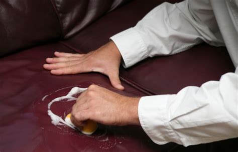 Comment nettoyer un canapé cuir très sale 5 techniques de nettoyage