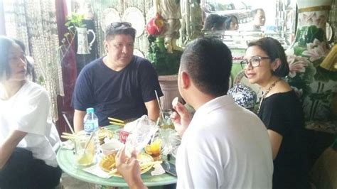 Yup, kali ini saya mau buatin selat solo untuk kalian. Kata Ruth Sahanaya dan Suami Usai Makan Selat Bistik dan ...