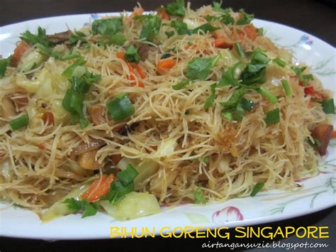 In certain countries, such as singapore, the term goreng is occasionally substituted with its english equivalent for the name of the dish. Bihun Goreng Singapura