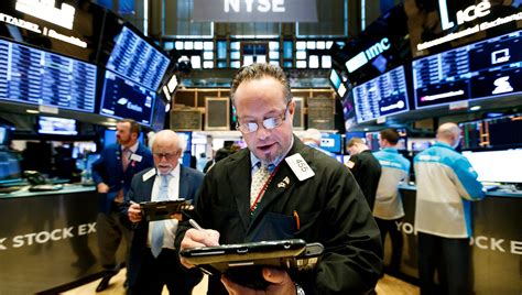 Brokers after market trading is from 4:00 pm until 6:00 pm, est. Is the stock market open New Year's Eve? Yes, for full day ...