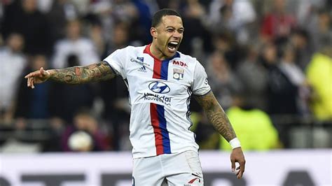Depay began his professional career with psv eindhoven, where, under the influence of manager phillip cocu, he became an integral part of the team, scoring 50 goals. Форвард «Лиона» Мемфис Депай предложил Неймару поспорить ...