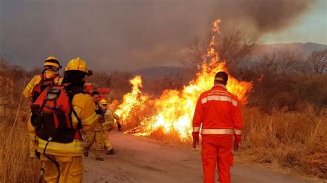 Uno de los focos se ubica en el departamento santa maría, dentro de la jurisdicción de bomberos de alta gracia. Detuvieron a cuatro personas, acusadas de provocar ...