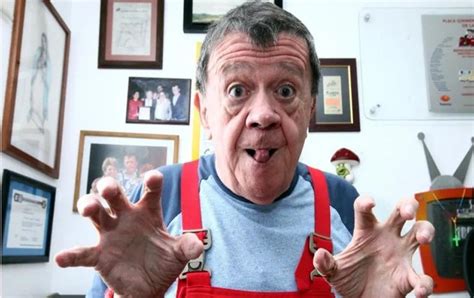 Su letra habla de como un hombre viejo se aprovecha de una niña. 'Gracias por los memes': 'Chabelo' catafixia burlas a sus ...