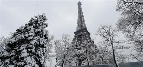 Paris Welcomed Its Biggest Snowfall Yet And The Photos Will Give You