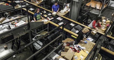 UPS is looking to hire 2,600 seasonal workers at $14 to $21 an hour